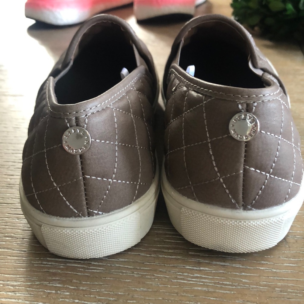 Steve Madden Ecentrcq Quilted slip ons - Picture 3 of 4